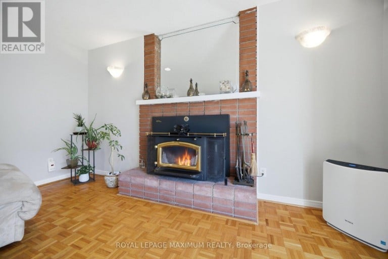 255 JOHN STREET, Toronto (Weston), Ontario, M9N1K1