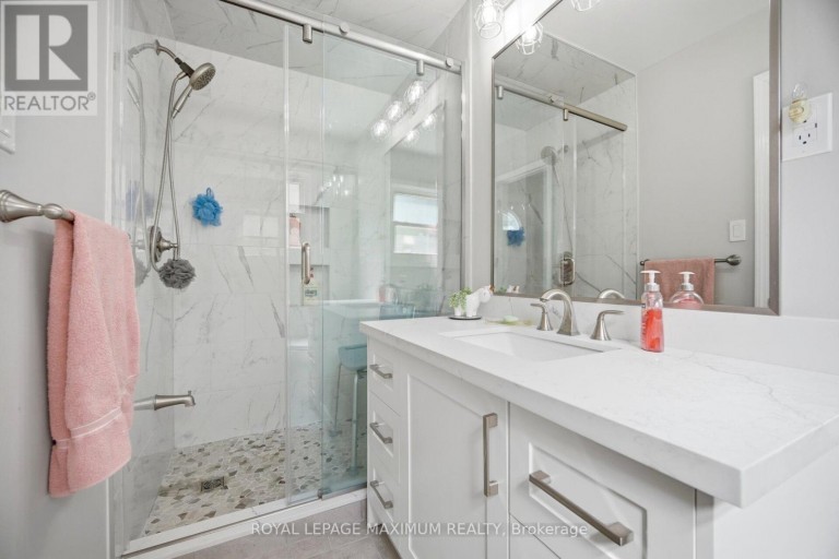 255 JOHN STREET, Toronto (Weston), Ontario, M9N1K1