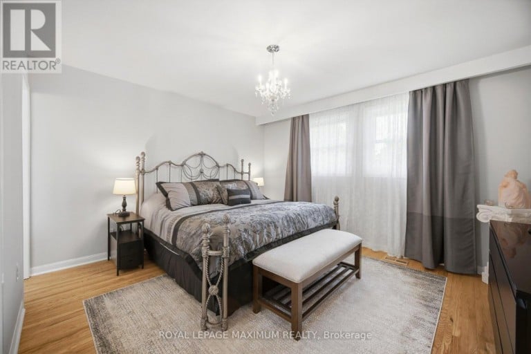 255 JOHN STREET, Toronto (Weston), Ontario, M9N1K1