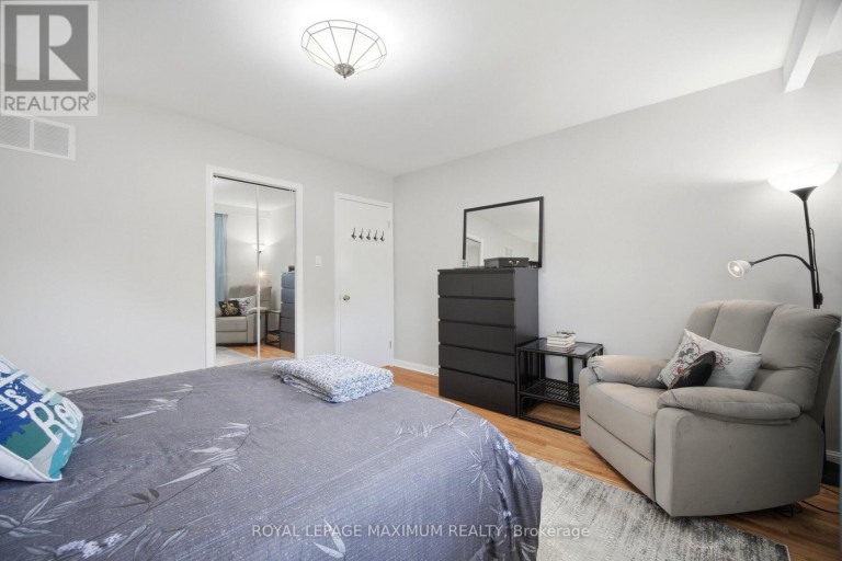 255 JOHN STREET, Toronto (Weston), Ontario, M9N1K1