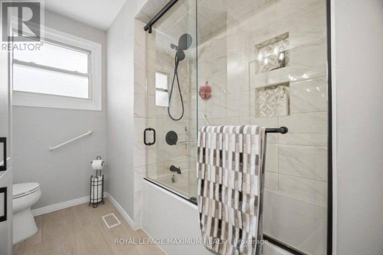 255 JOHN STREET, Toronto (Weston), Ontario, M9N1K1