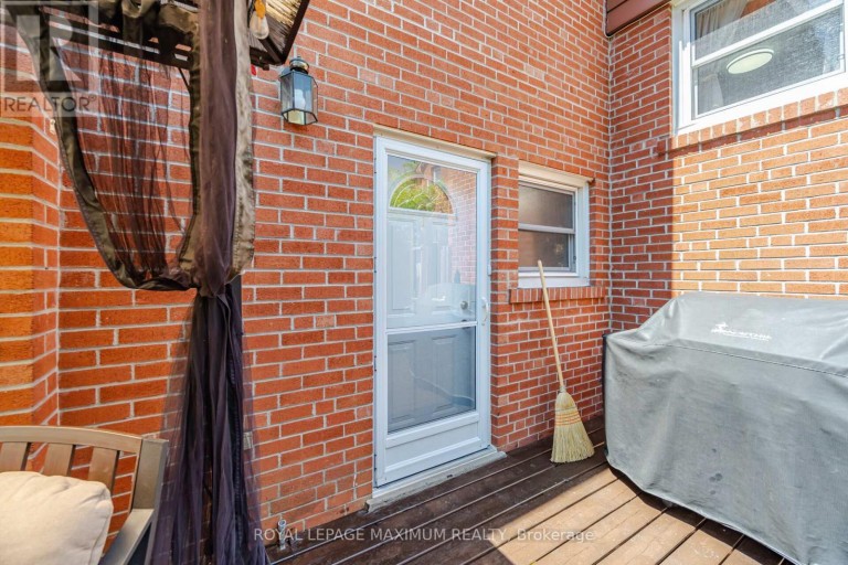 255 JOHN STREET, Toronto (Weston), Ontario, M9N1K1