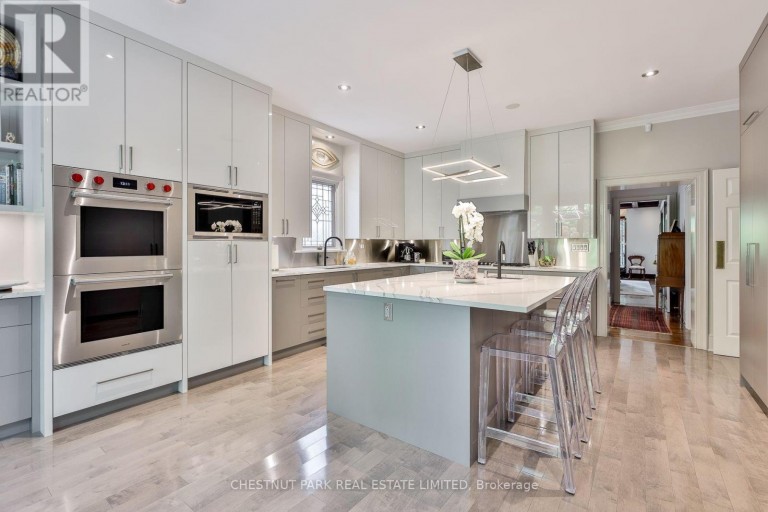 12 SHORNCLIFFE AVENUE, Toronto (Casa Loma), Ontario, M4V1T1