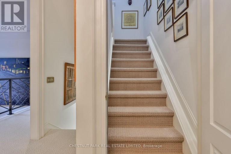 12 SHORNCLIFFE AVENUE, Toronto (Casa Loma), Ontario, M4V1T1