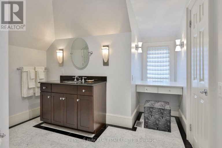 12 SHORNCLIFFE AVENUE, Toronto (Casa Loma), Ontario, M4V1T1