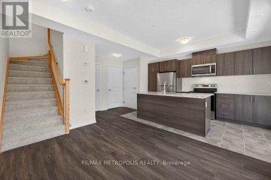 24 - 155 TAPSCOTT ROAD Toronto (Malvern) Ontario photo 2