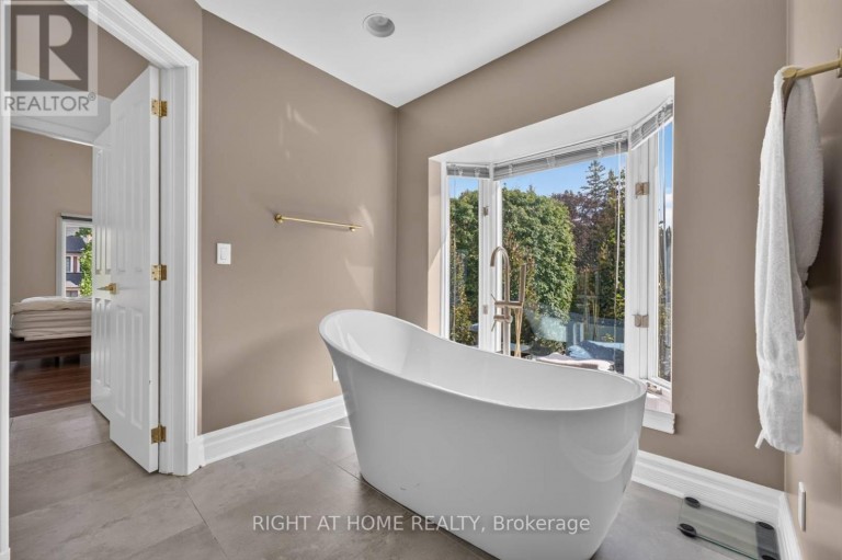 23 BRYSON DRIVE, Richmond Hill (South Richvale), Ontario, L4C6E2