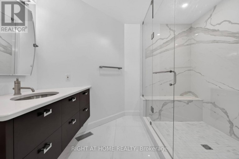 23 BRYSON DRIVE, Richmond Hill (South Richvale), Ontario, L4C6E2