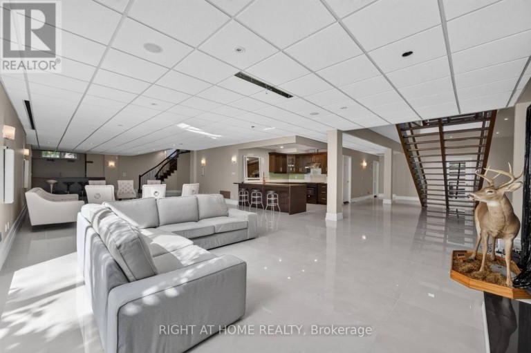 23 BRYSON DRIVE, Richmond Hill (South Richvale), Ontario, L4C6E2