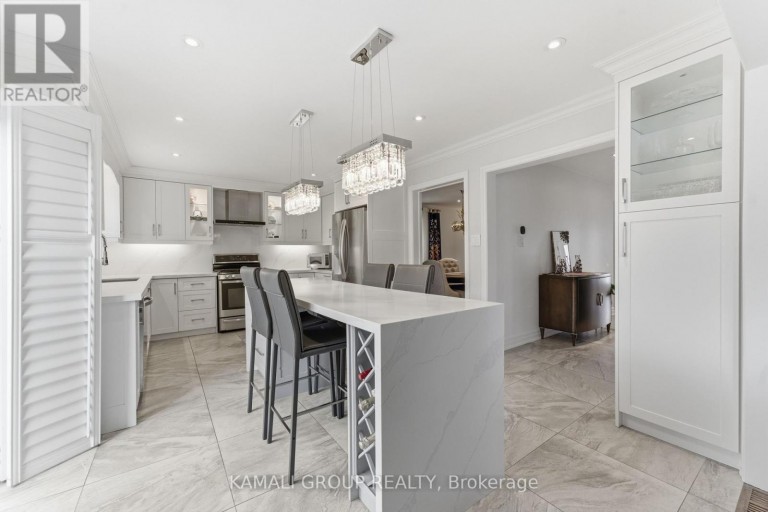108 KILLIAN ROAD, Vaughan (Maple), Ontario, L6A1B3