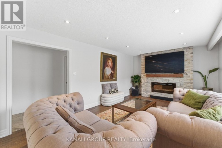 108 KILLIAN ROAD, Vaughan (Maple), Ontario, L6A1B3