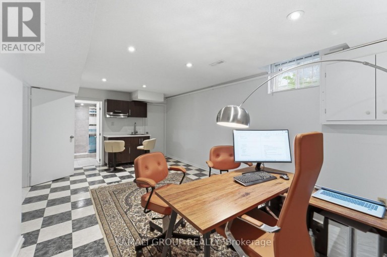 108 KILLIAN ROAD, Vaughan (Maple), Ontario, L6A1B3