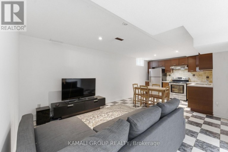 108 KILLIAN ROAD, Vaughan (Maple), Ontario, L6A1B3