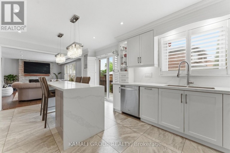 108 KILLIAN ROAD, Vaughan (Maple), Ontario, L6A1B3