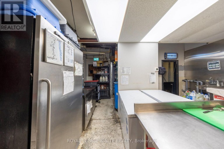 9 CLAPPTERTON STREET, Barrie (City Centre), Ontario, L4M3E4