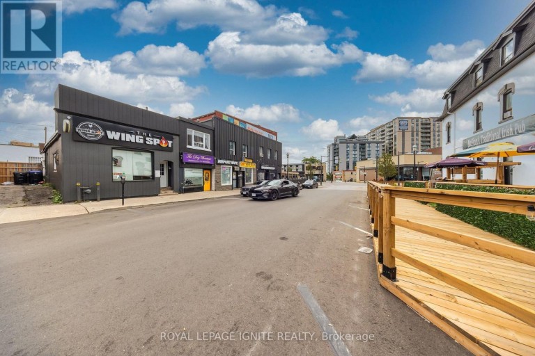 9 CLAPPTERTON STREET, Barrie (City Centre), Ontario, L4M3E4