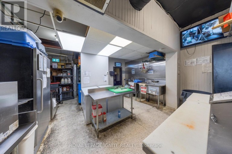 9 CLAPPTERTON STREET, Barrie (City Centre), Ontario, L4M3E4