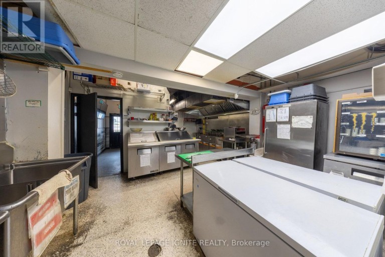 9 CLAPPTERTON STREET, Barrie (City Centre), Ontario, L4M3E4