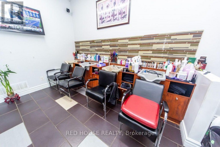 1533 O'CONNOR DRIVE, Toronto (O'Connor-Parkview), Ontario, M4B2V7