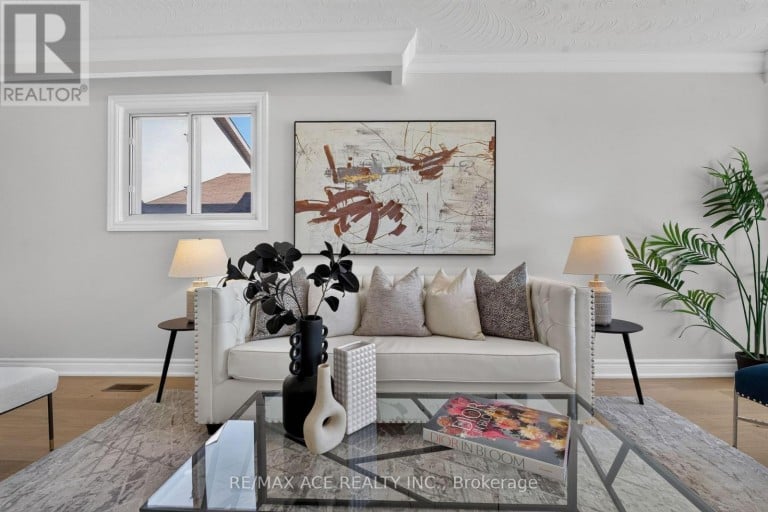 4 LINDEN AVENUE, Toronto (Kennedy Park), Ontario, M1K3H5