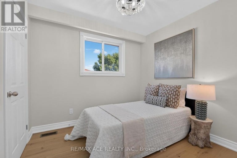 4 LINDEN AVENUE, Toronto (Kennedy Park), Ontario, M1K3H5