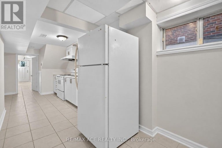 4 LINDEN AVENUE, Toronto (Kennedy Park), Ontario, M1K3H5