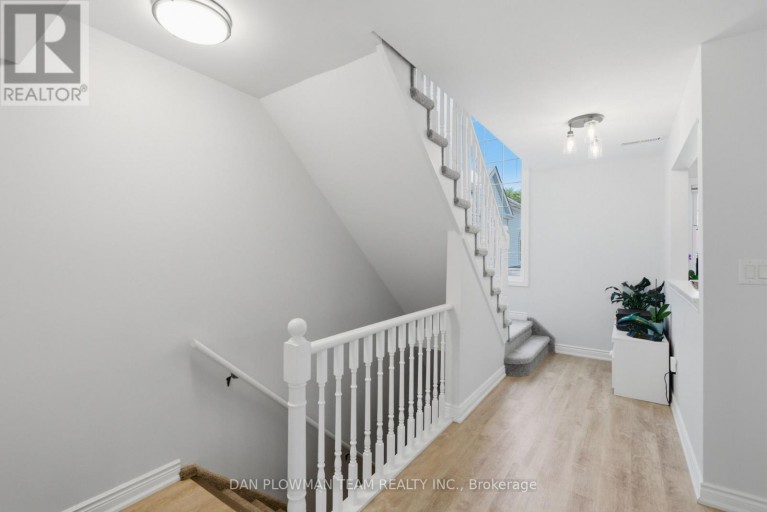 H11 - 76 - 1661 NASH ROAD, Clarington (Courtice), Ontario, L1E1S8