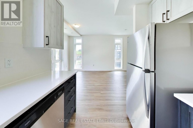 7 - 6 SAYERS LANE, Richmond Hill (Oak Ridges), Ontario, L4E1J1