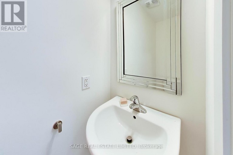 7 - 6 SAYERS LANE, Richmond Hill (Oak Ridges), Ontario, L4E1J1