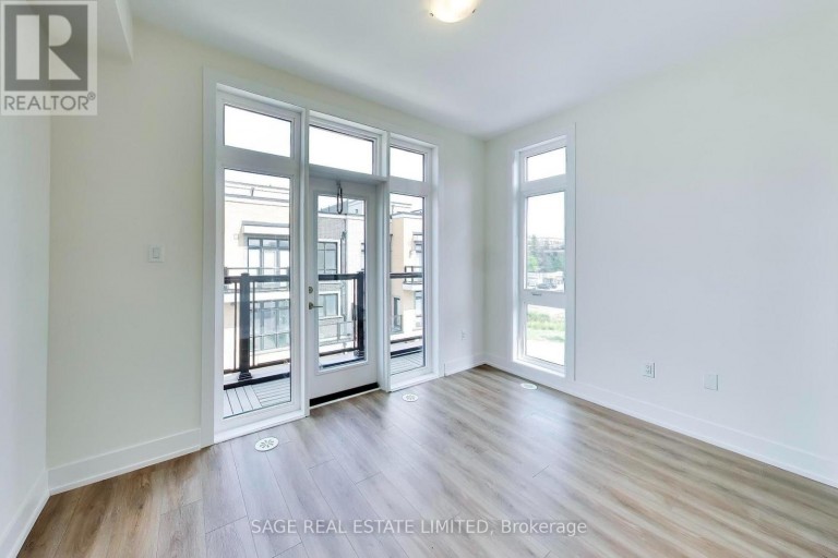 7 - 6 SAYERS LANE, Richmond Hill (Oak Ridges), Ontario, L4E1J1