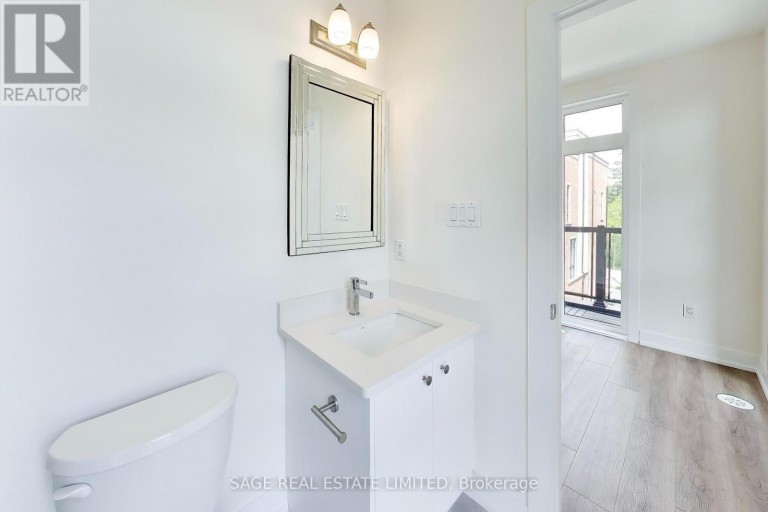 7 - 6 SAYERS LANE, Richmond Hill (Oak Ridges), Ontario, L4E1J1