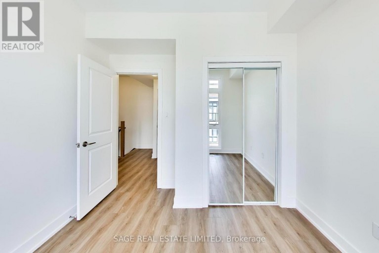 7 - 6 SAYERS LANE, Richmond Hill (Oak Ridges), Ontario, L4E1J1