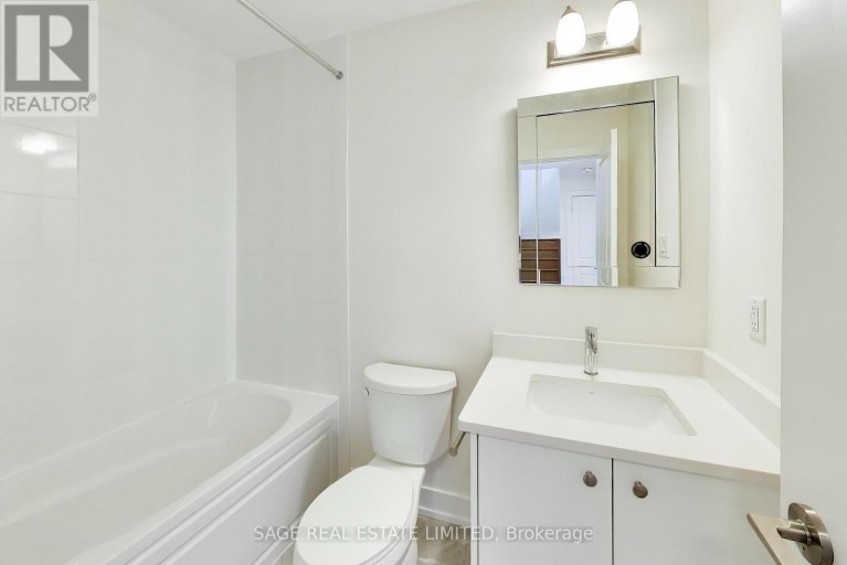 7 - 6 SAYERS LANE, Richmond Hill (Oak Ridges), Ontario, L4E1J1