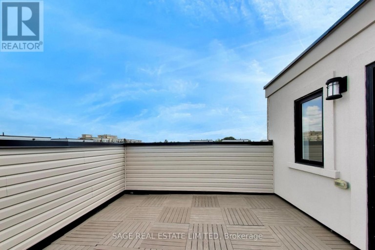 7 - 6 SAYERS LANE, Richmond Hill (Oak Ridges), Ontario, L4E1J1
