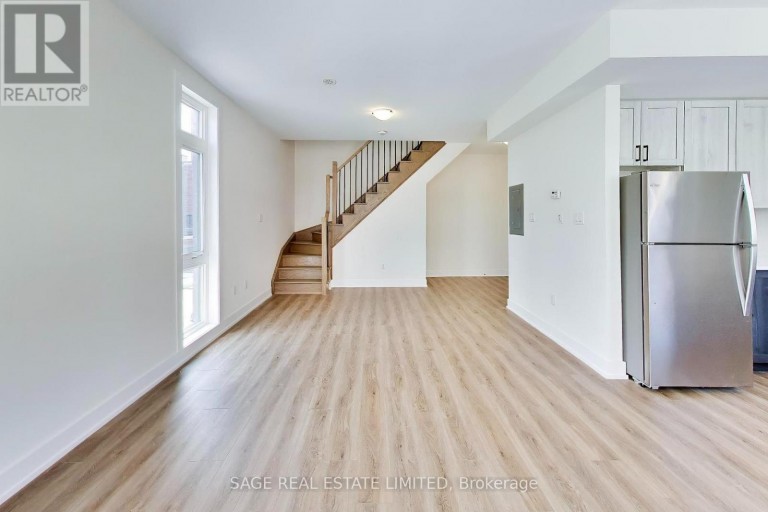 7 - 6 SAYERS LANE, Richmond Hill (Oak Ridges), Ontario, L4E1J1