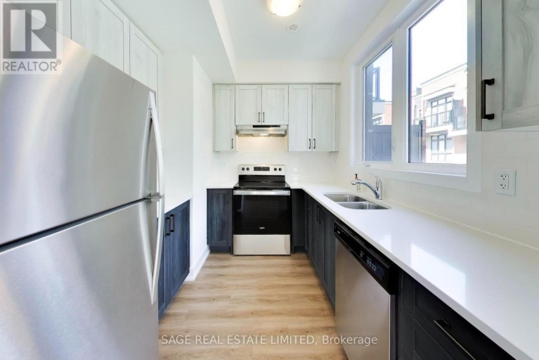 7 - 6 SAYERS LANE, Richmond Hill (Oak Ridges), Ontario, L4E1J1