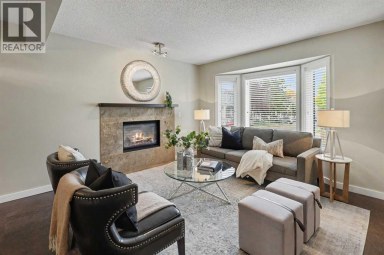 236 Cedarwood Park SW Calgary Alberta photo 3