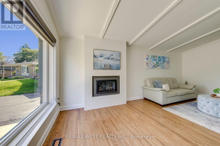 6 MILLVIEW COURT, Toronto (West Humber-Clairville), Ontario, M9W3K7