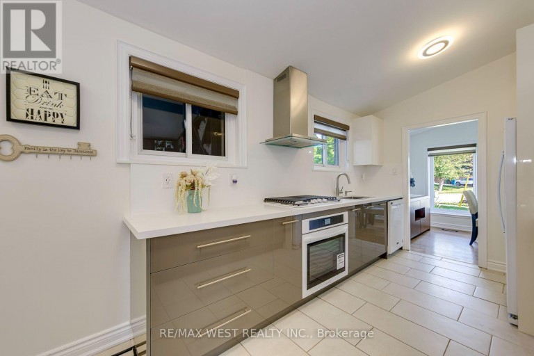 6 MILLVIEW COURT, Toronto (West Humber-Clairville), Ontario, M9W3K7