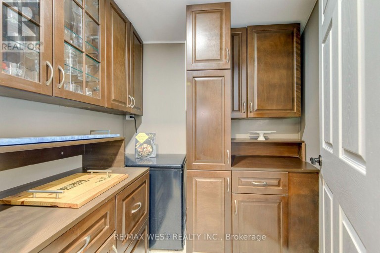 6 MILLVIEW COURT, Toronto (West Humber-Clairville), Ontario, M9W3K7