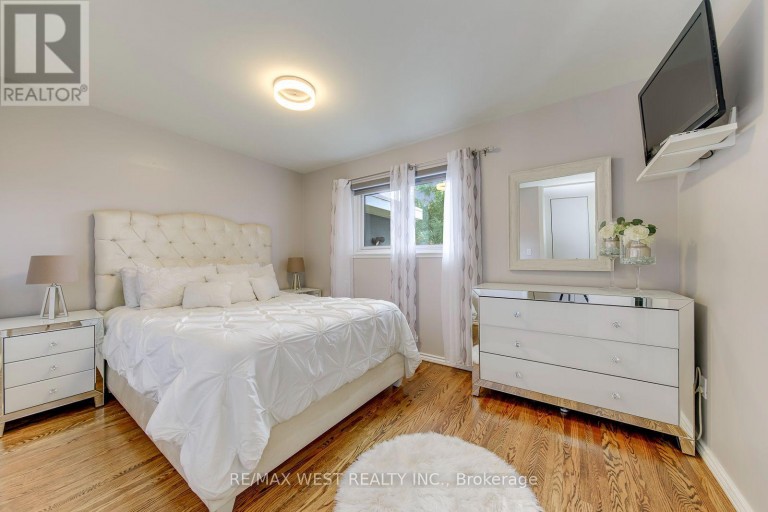 6 MILLVIEW COURT, Toronto (West Humber-Clairville), Ontario, M9W3K7