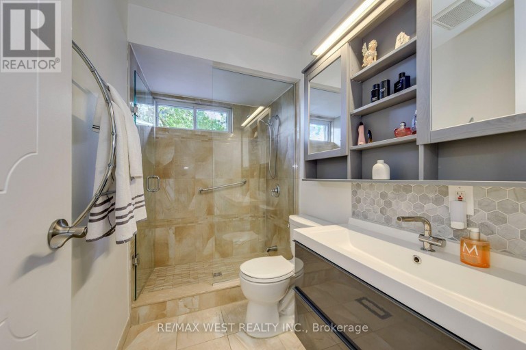 6 MILLVIEW COURT, Toronto (West Humber-Clairville), Ontario, M9W3K7