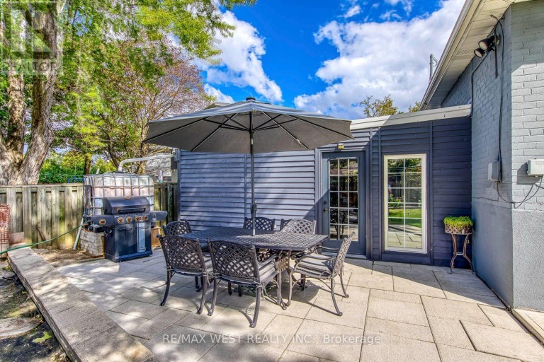 6 MILLVIEW COURT, Toronto (West Humber-Clairville), Ontario, M9W3K7