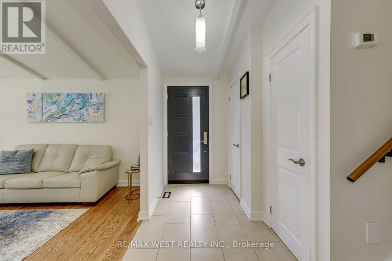 6 MILLVIEW COURT, Toronto (West Humber-Clairville), Ontario, M9W3K7