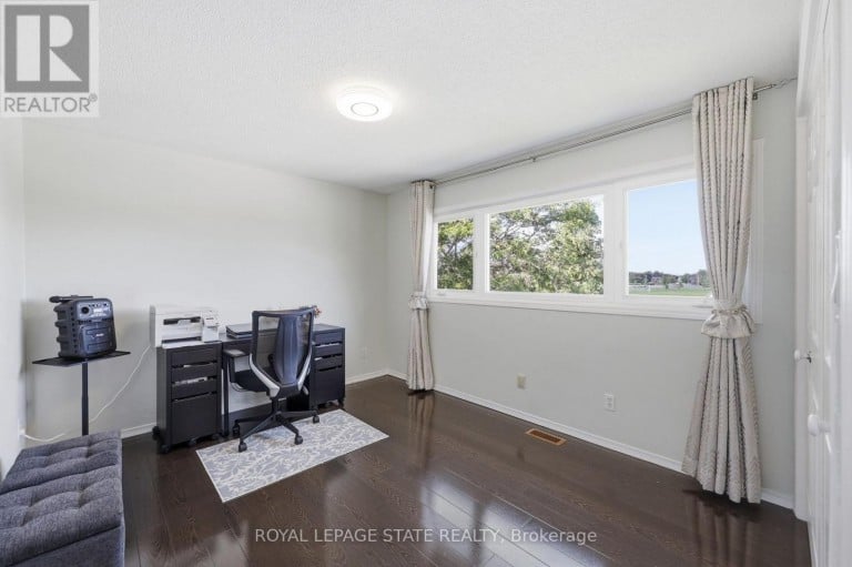 63 FOLKESTONE AVENUE, Hamilton (Lawfield), Ontario, L8V4N1