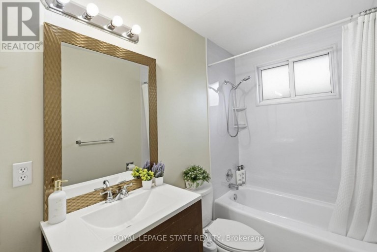63 FOLKESTONE AVENUE, Hamilton (Lawfield), Ontario, L8V4N1