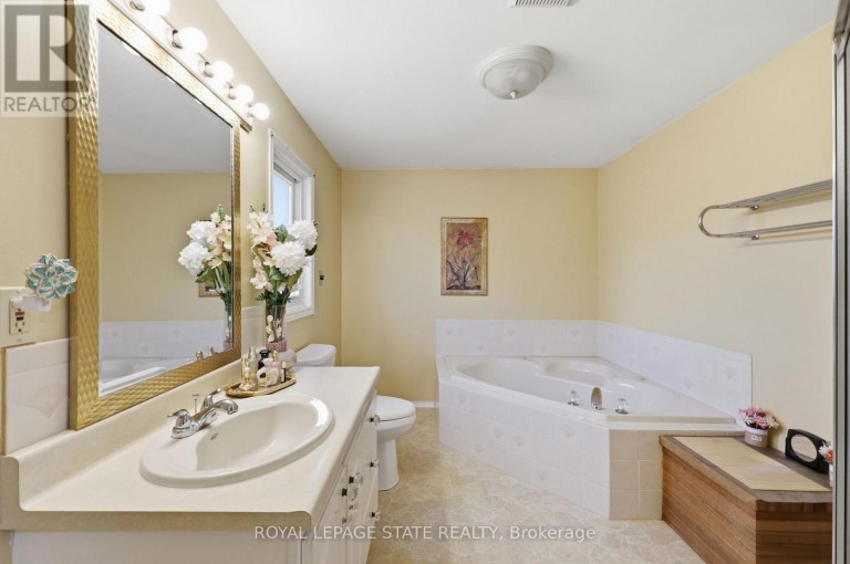 63 FOLKESTONE AVENUE, Hamilton (Lawfield), Ontario, L8V4N1
