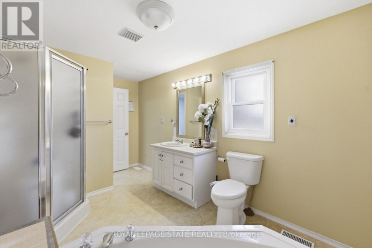 63 FOLKESTONE AVENUE, Hamilton (Lawfield), Ontario, L8V4N1