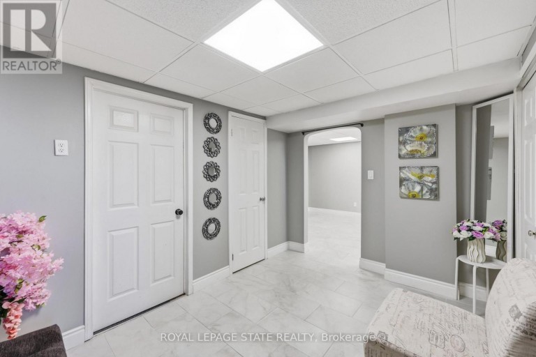63 FOLKESTONE AVENUE, Hamilton (Lawfield), Ontario, L8V4N1