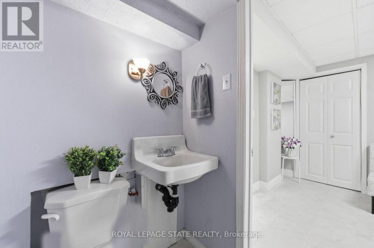 63 FOLKESTONE AVENUE, Hamilton (Lawfield), Ontario, L8V4N1